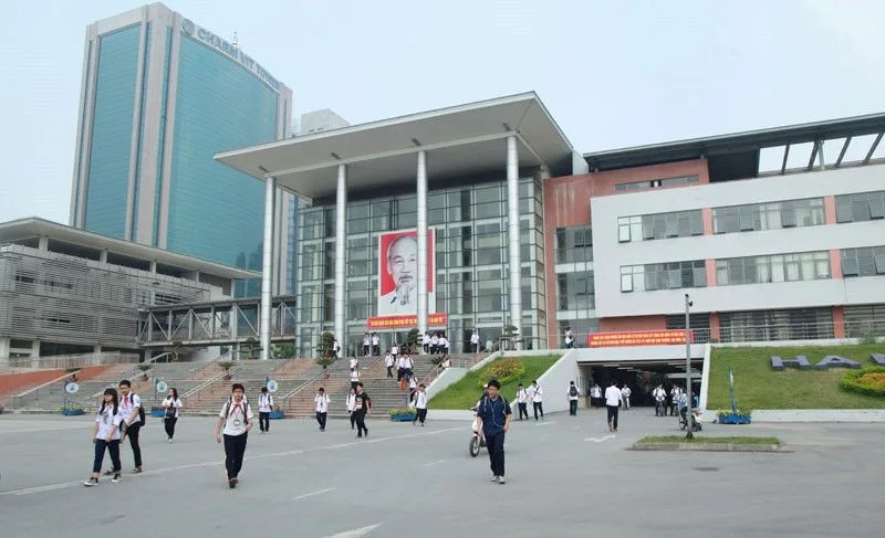 Học phí trường chuyên tại Hà Nội: toàn cảnh, bản chất và bài toán đầu tư cho tương lai