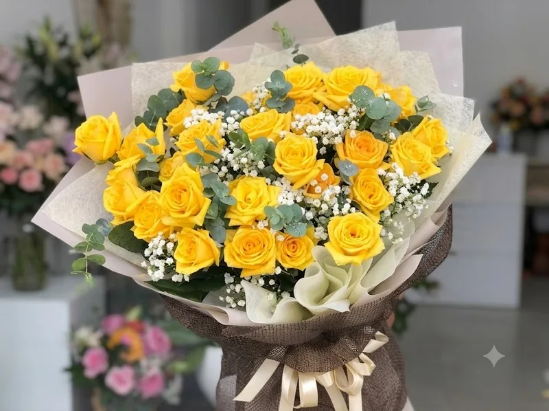 Chọn bó hoa hồng vàng phù hợp sở thích và gửi kèm lời nhắn chân thành