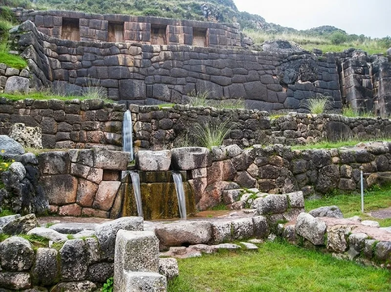 Kiến trúc đá và ruộng bậc thang tạo nên vẻ đẹp độc đáo của Machu Picchu