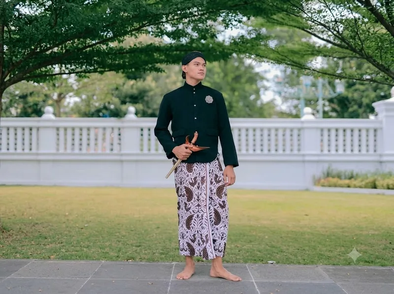 Beskap là trang phục nam Java với áo cổ cao và khăn đội đầu blangkon
