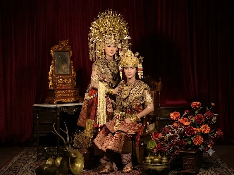 Trang phục Indonesia kết hợp nét đẹp truyền thống với thời trang hiện đại